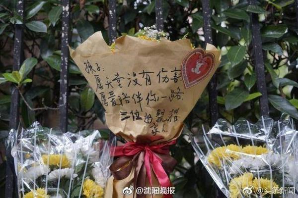 记者：加拉塔萨雷签署奥斯梅恩转会协议，并将合同发送给那不勒斯